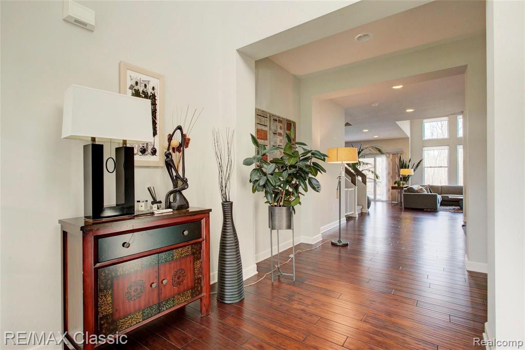 27123 Victoria Road Novi, MI 48374 - Photo 3 of 80
