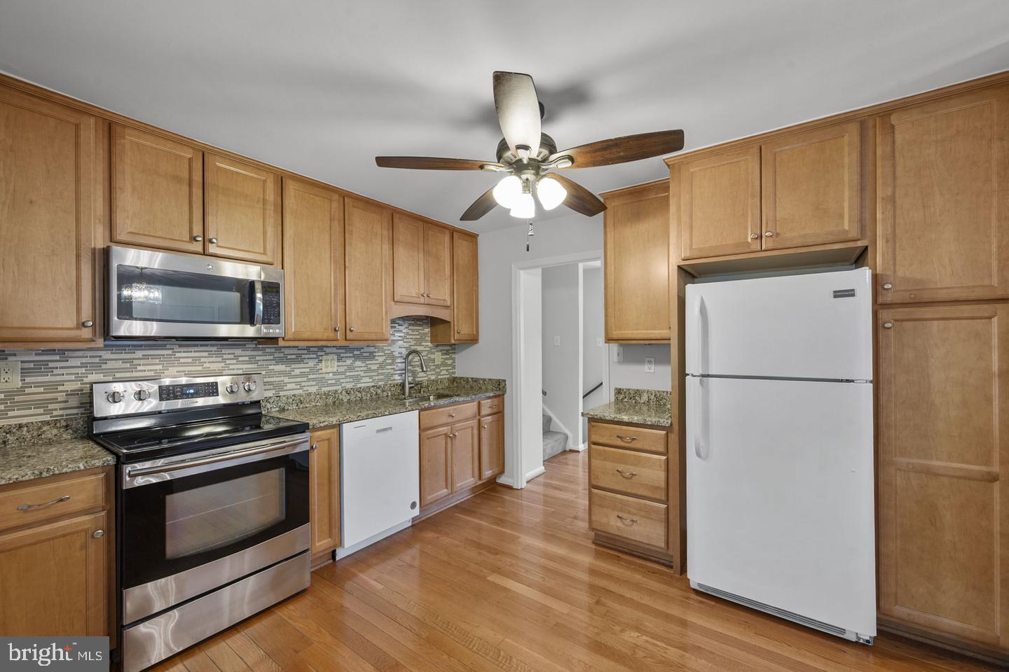 2422 Ivywood Road Reston, VA 20191 - Photo 19 of 72 Kitchen