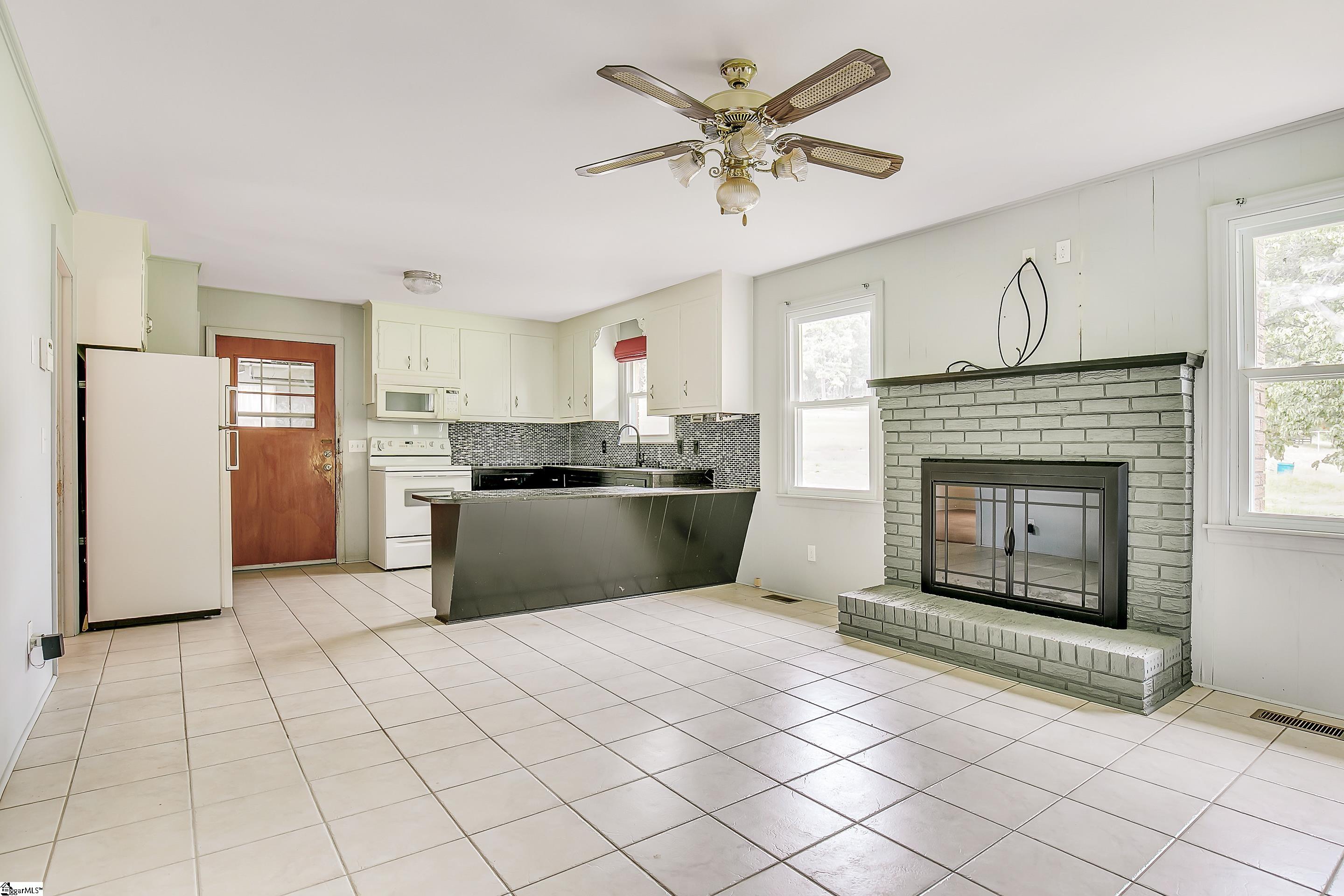 2330 Trammel Road Woodruff, SC 29388 - Photo 18 of 35