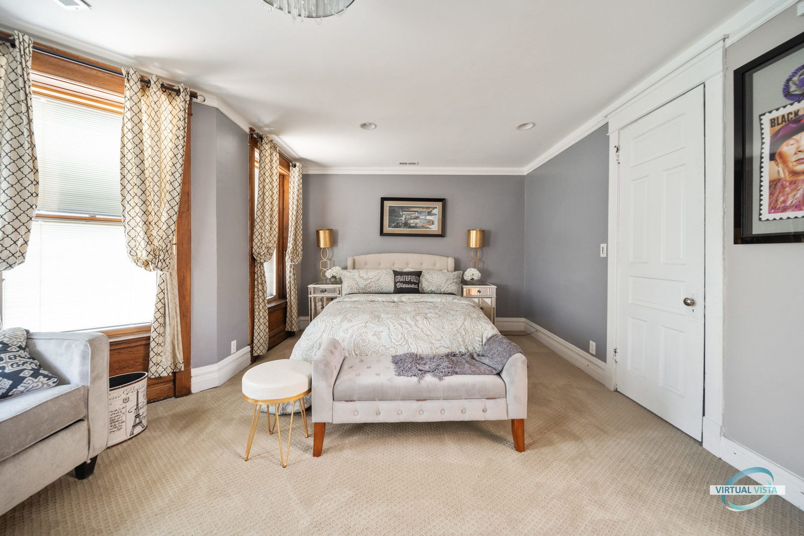 1529 East Marquette Road Chicago, IL 60637 - Photo 15 of 37 a bedroom with a bed and a table