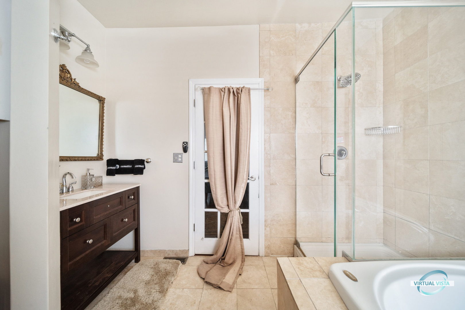 1529 East Marquette Road Chicago, IL 60637 - Photo 19 of 37 a spacious bathroom with a double vanity sink and a mirror