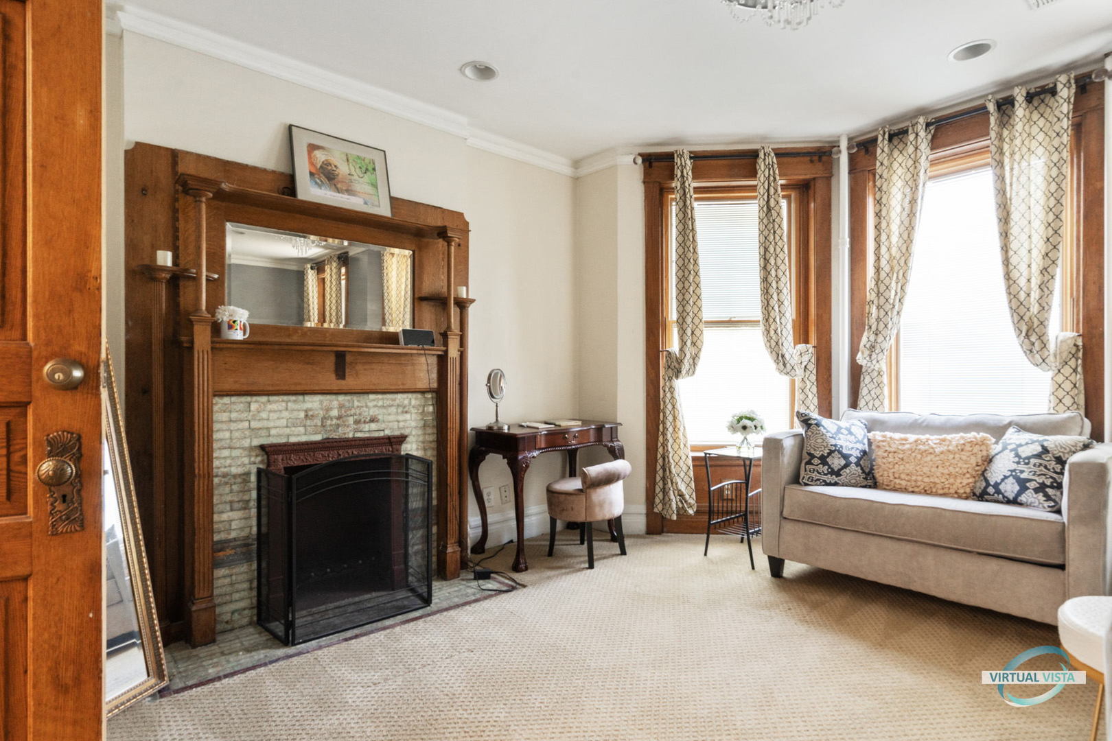 1529 East Marquette Road Chicago, IL 60637 - Photo 23 of 37 a living room with furniture and a fireplace