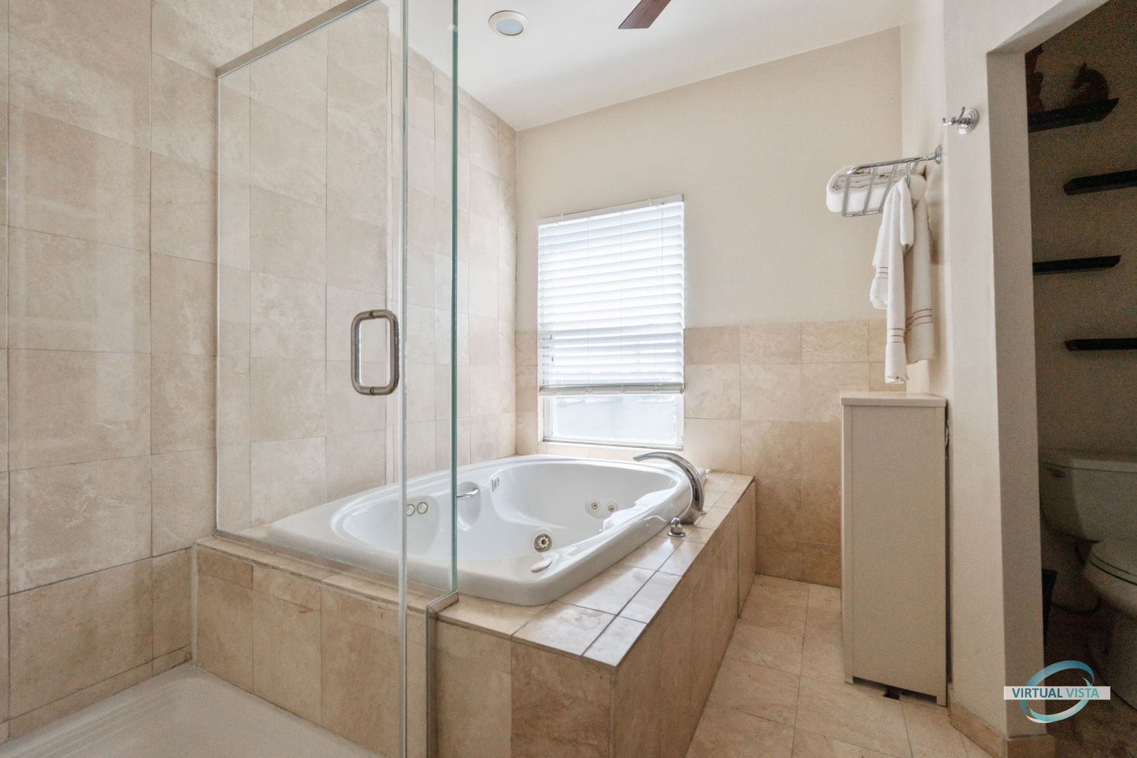 1529 East Marquette Road Chicago, IL 60637 - Photo 24 of 37 a bath tub sitting next to a shower