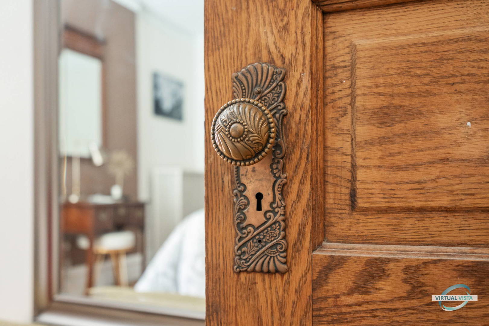 1529 East Marquette Road Chicago, IL 60637 - Photo 25 of 37 a door with a glass door