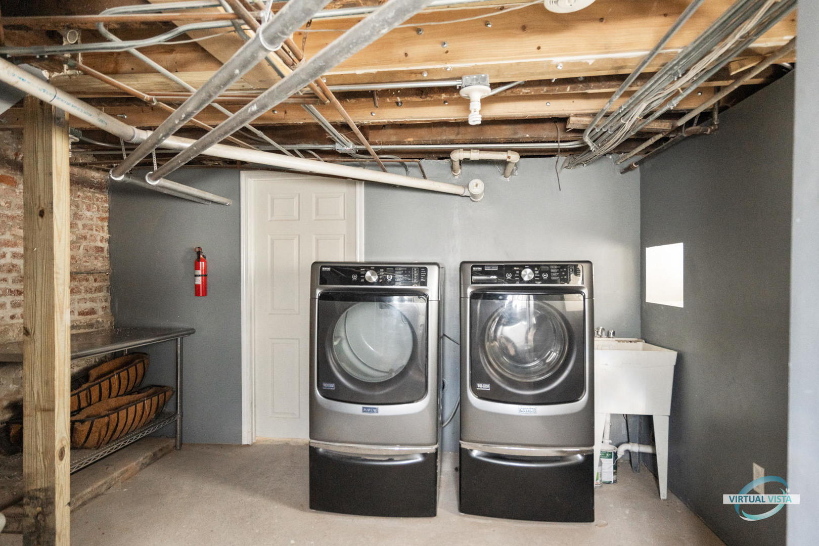 1529 East Marquette Road Chicago, IL 60637 - Photo 27 of 37 a utility room with dryer and washer
