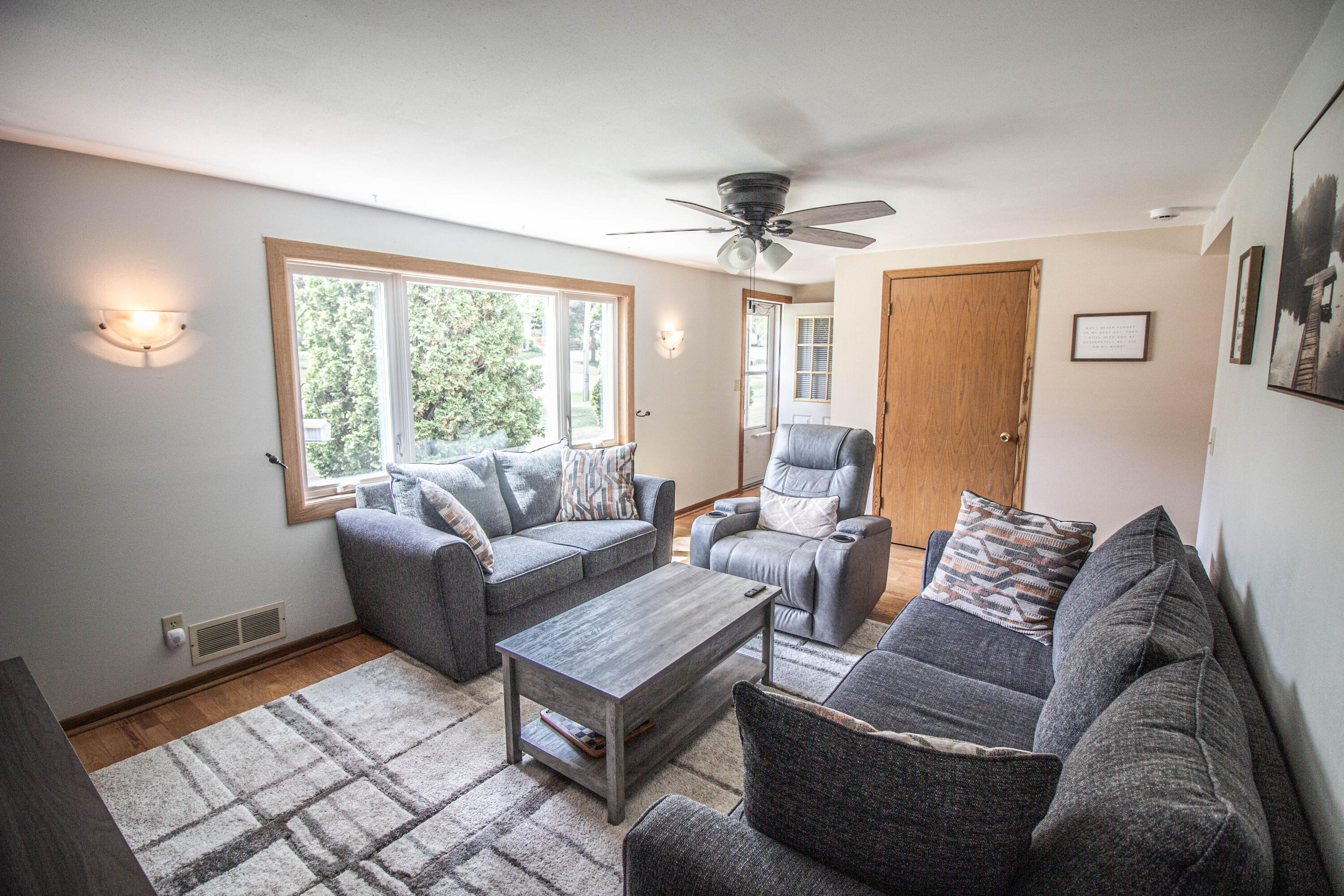 518 Steepleview Road, Unit 520 Newburg, WI 53095 - Photo 5 of 56 Right Side (518) - Family Room