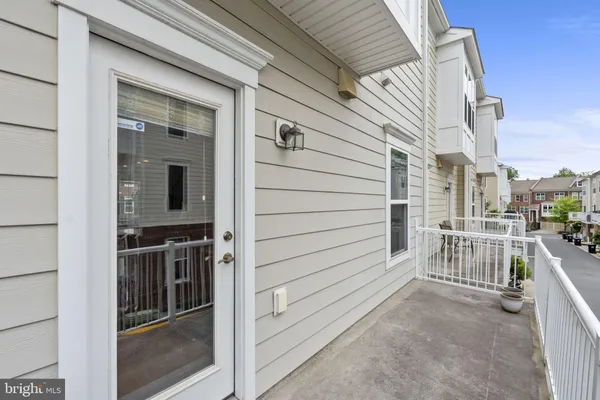 $3,900 | 9618 Stockwell Lane, Fairfax, VA 22031