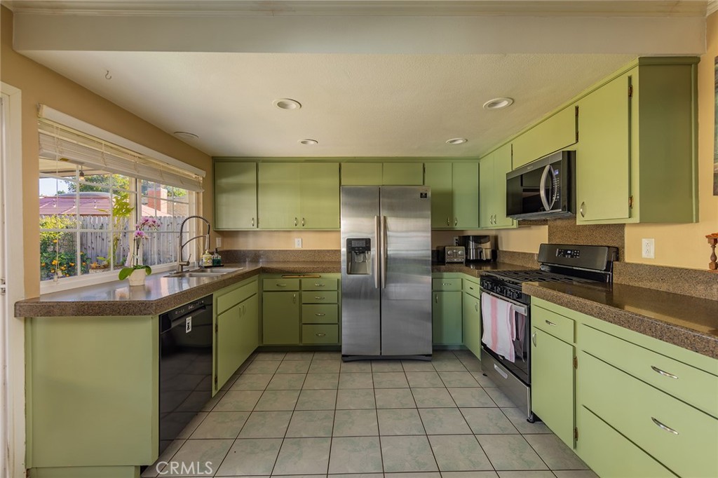 1682 Darnell Court Camarillo, CA 93010 - Photo 21 of 36