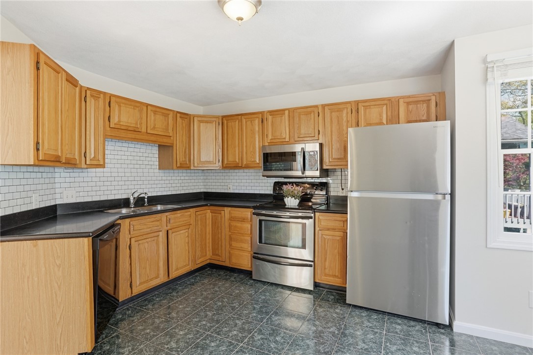 375 Angell Road, Unit E North Providence, RI 02904 - Photo 18 of 36 Kitchen with subway backsplash