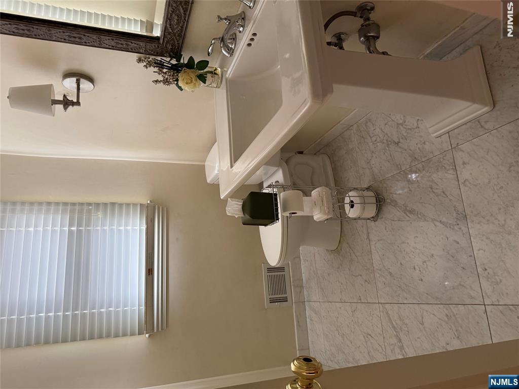 730 Floyd Street Englewood Cliffs, NJ 07632 - Photo 3 of 47