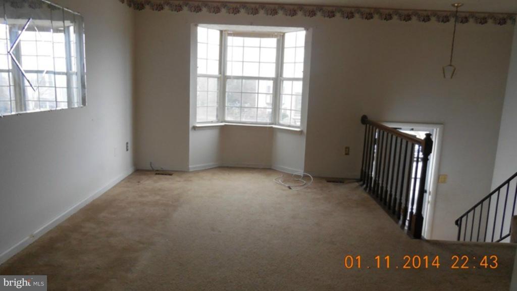 512 Kosoak Road Baltimore, MD 21220 - Photo 4 of 5 Living Room
