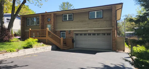 $375,000 | 34611 Iroquois Trail, McHenry, IL 60051
