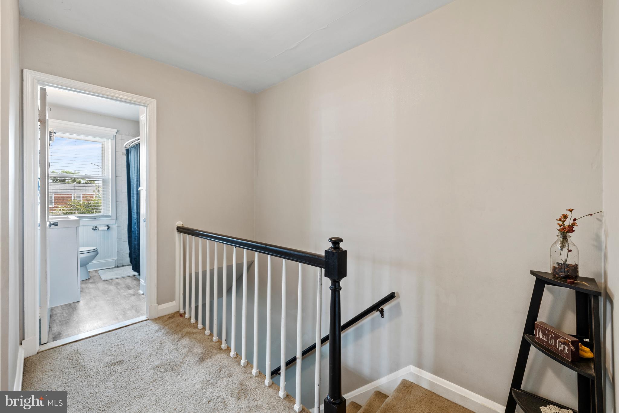 7521 Lawrence Road Dundalk, MD 21222 - Photo 10 of 20 2nd Floor Hall