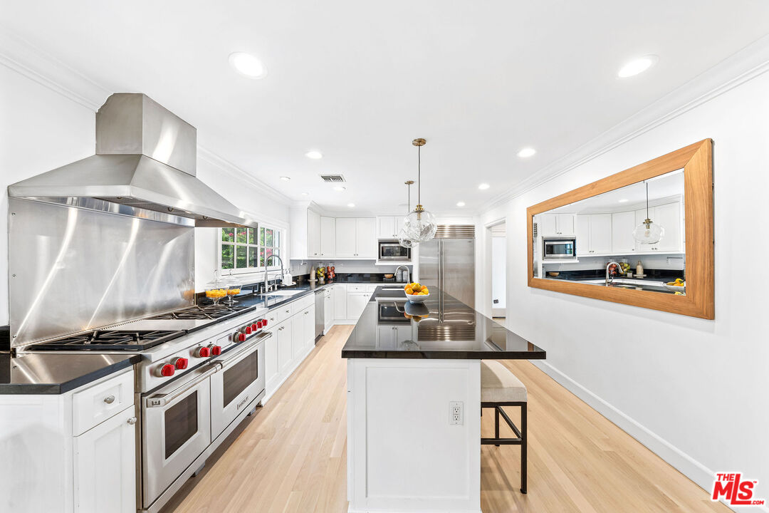 1132 Chantilly Road Los Angeles, CA 90077 - Photo 13 of 29 Gallery Image 13