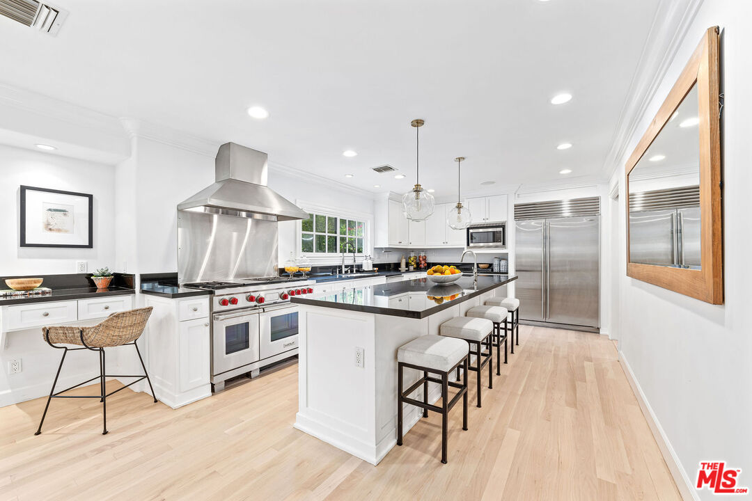 1132 Chantilly Road Los Angeles, CA 90077 - Photo 14 of 29 Gallery Image 14