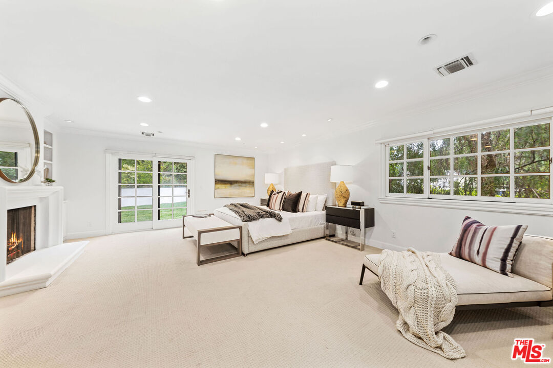 1132 Chantilly Road Los Angeles, CA 90077 - Photo 17 of 29 Gallery Image 17