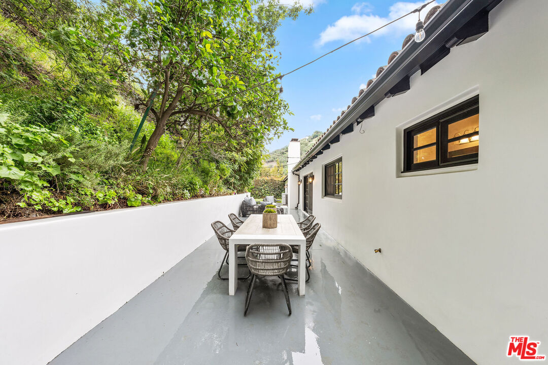 1132 Chantilly Road Los Angeles, CA 90077 - Photo 26 of 29 Gallery Image 26