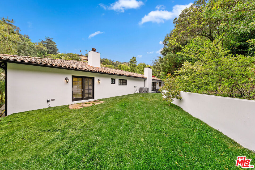 1132 Chantilly Road Los Angeles, CA 90077 - Photo 27 of 29 Gallery Image 27