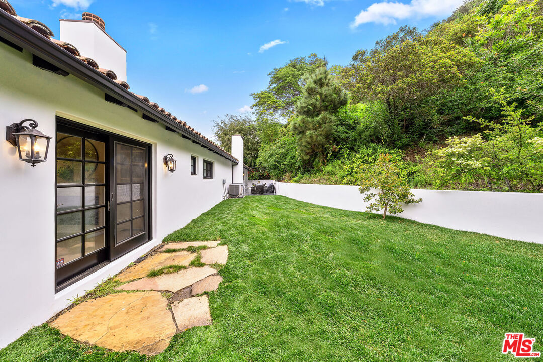 1132 Chantilly Road Los Angeles, CA 90077 - Photo 28 of 29 Gallery Image 28