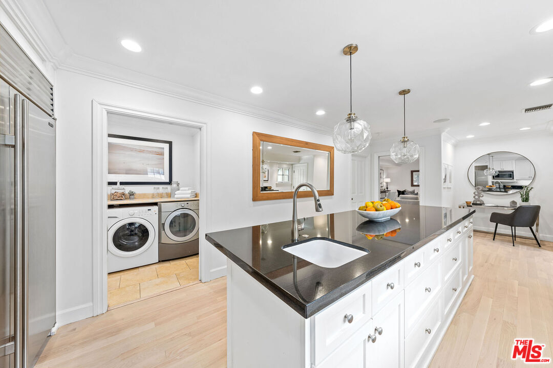 1132 Chantilly Road Los Angeles, CA 90077 - Photo 9 of 29 Gallery Image 9