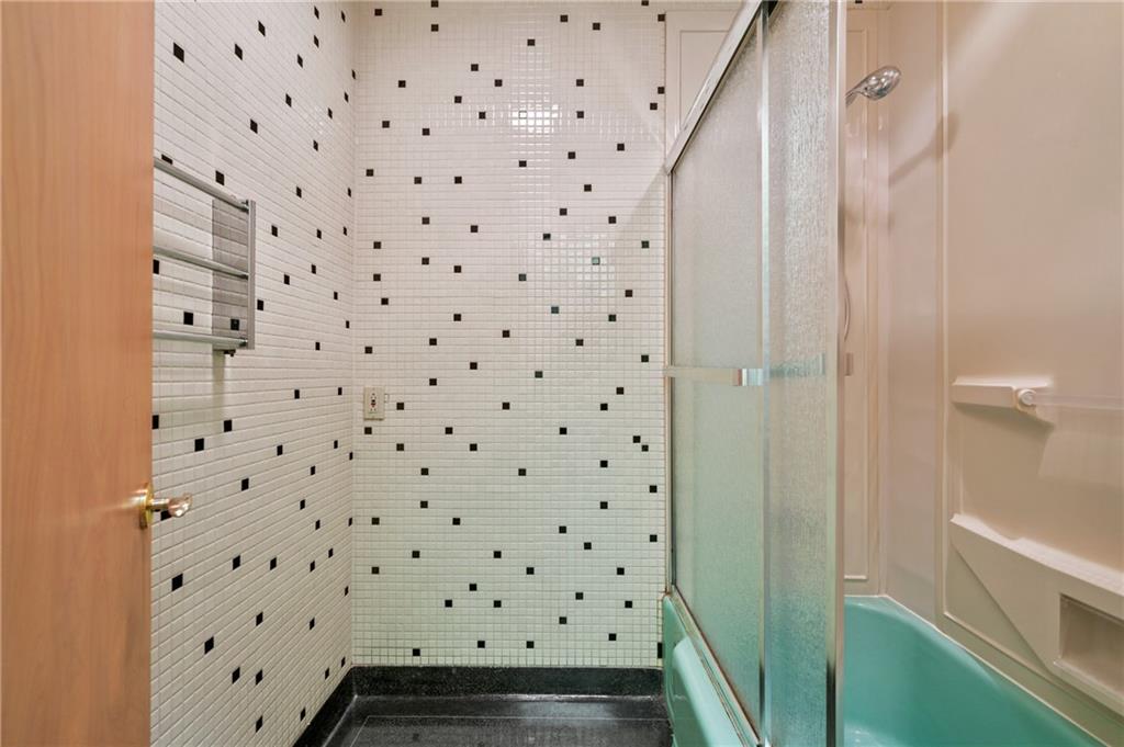 6660 Landview Road Pittsburgh, PA 15217 - Photo 23 of 41 Gallery Image 23