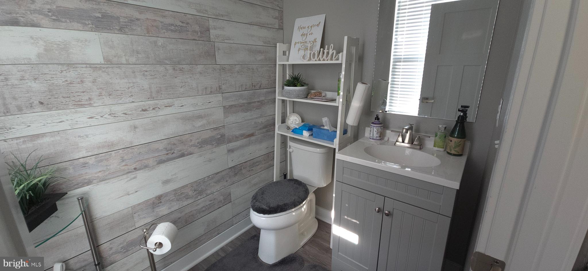 10510 Norbourne Farm Road Upper Marlboro, MD 20772 - Photo 16 of 56 Powder Room off Living Room