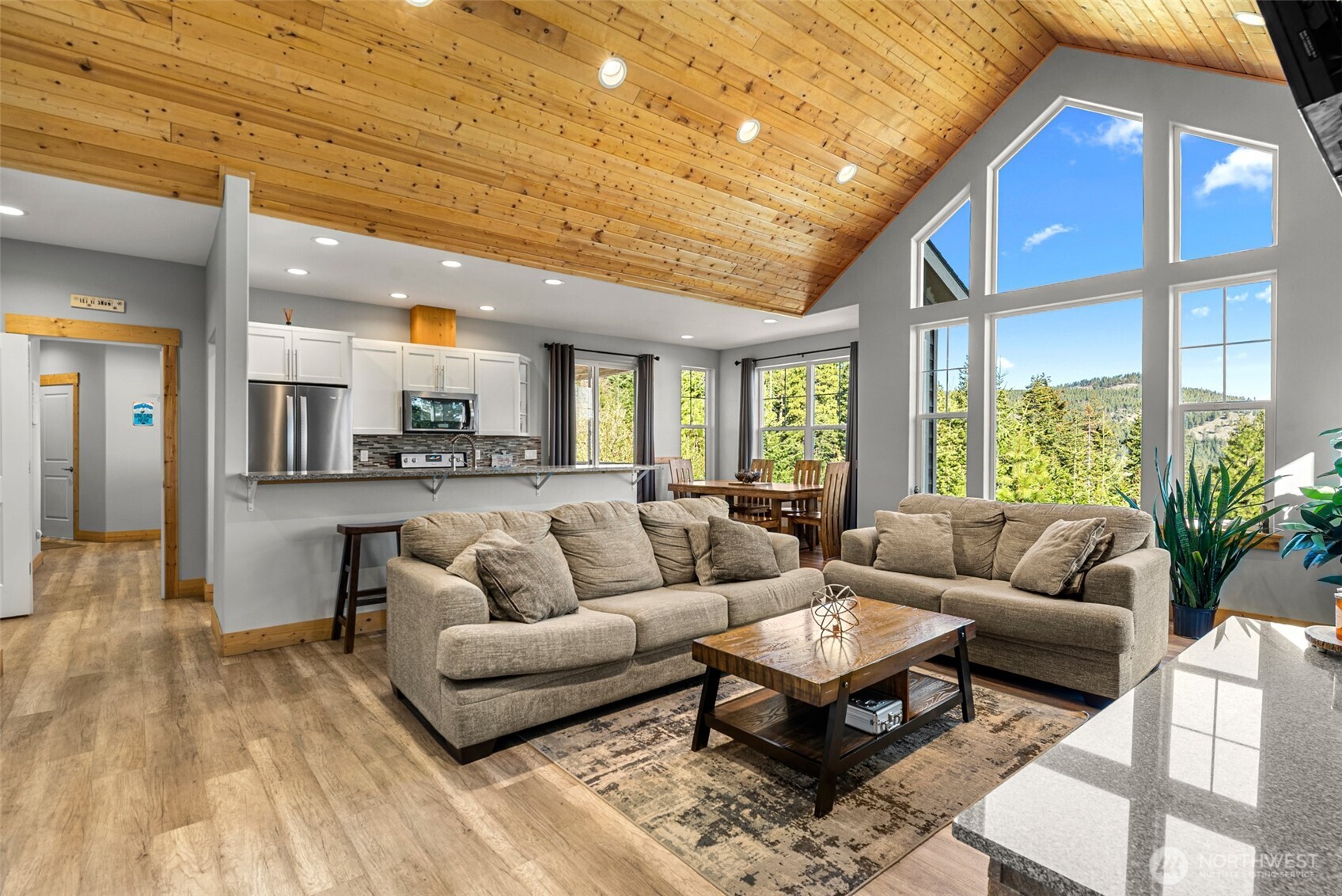 6827 Forest Ridge Drive Wenatchee, WA 98801 - Photo 5 of 37