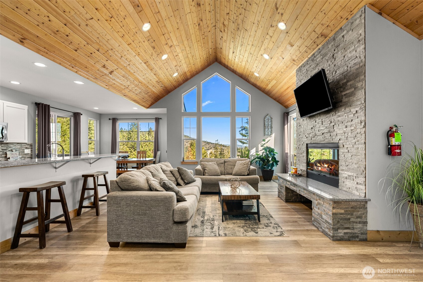 6827 Forest Ridge Drive Wenatchee, WA 98801 - Photo 6 of 37