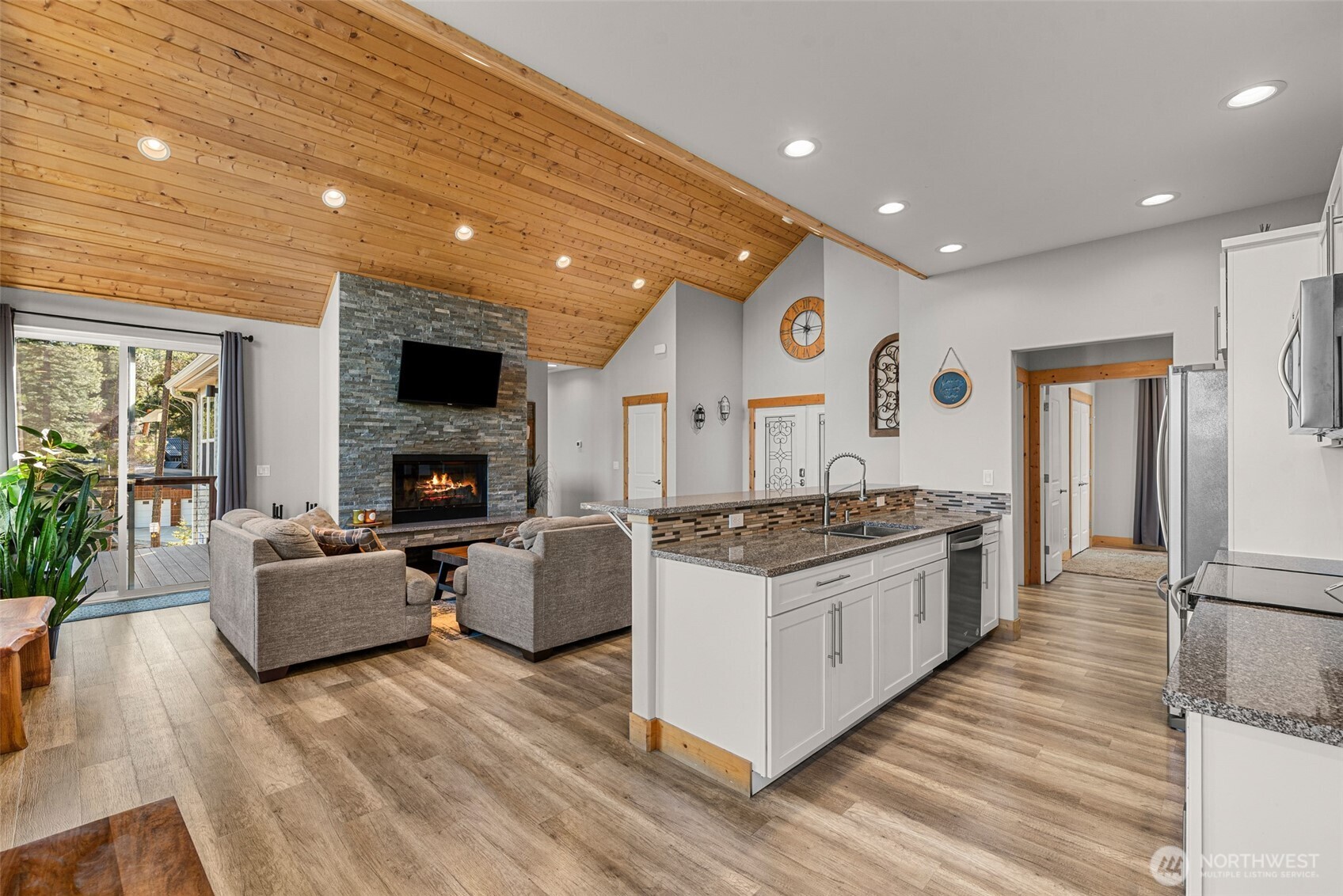 6827 Forest Ridge Drive Wenatchee, WA 98801 - Photo 7 of 37