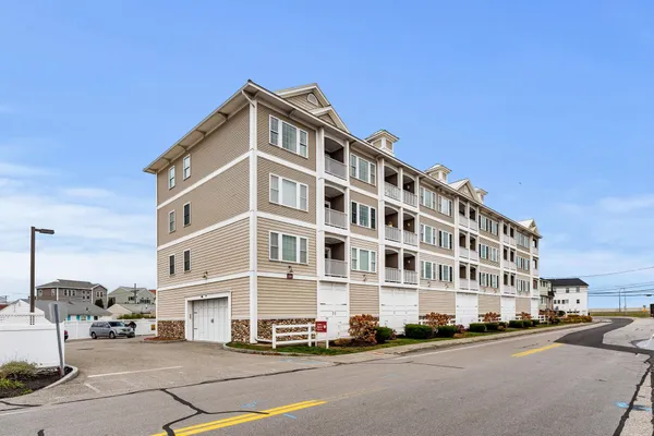 $653,000 | 580 Winnacunnet Road, Unit 305, Hampton, NH 03842
