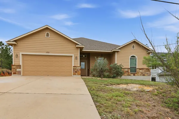 $2,400 | 173 Kipahulu Drive, Bastrop, TX 78602