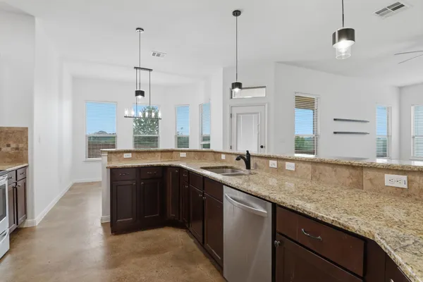 $2,400 | 173 Kipahulu Drive, Bastrop, TX 78602