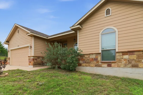 $2,400 | 173 Kipahulu Drive, Bastrop, TX 78602