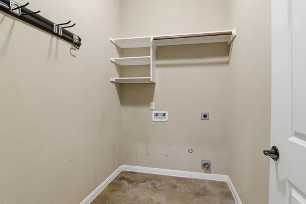 $2,400 | 173 Kipahulu Drive, Bastrop, TX 78602