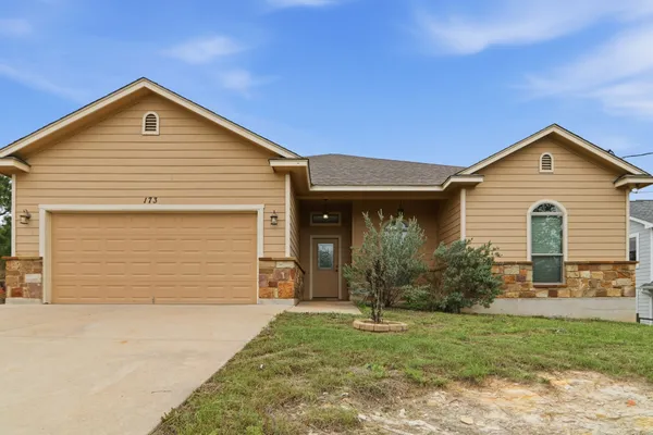 $2,400 | 173 Kipahulu Drive, Bastrop, TX 78602