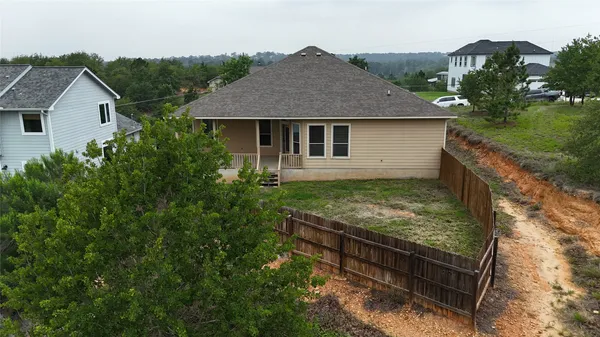 $2,400 | 173 Kipahulu Drive, Bastrop, TX 78602