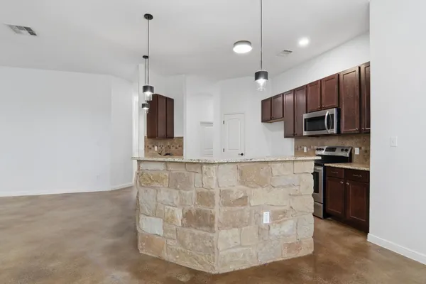 $2,400 | 173 Kipahulu Drive, Bastrop, TX 78602