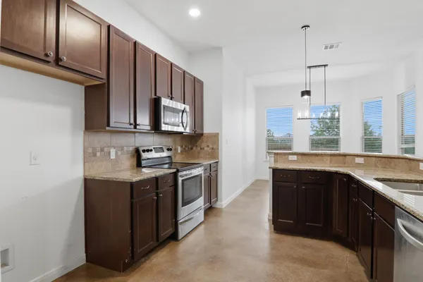 $2,400 | 173 Kipahulu Drive, Bastrop, TX 78602