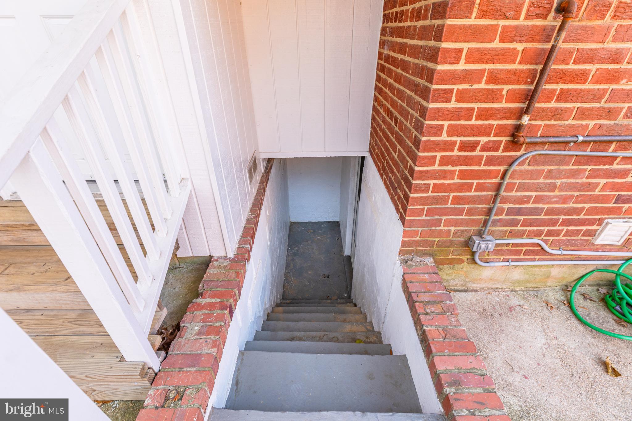 6319 Longfellow Street Riverdale, MD 20737 - Photo 33 of 40 a view of a entryway