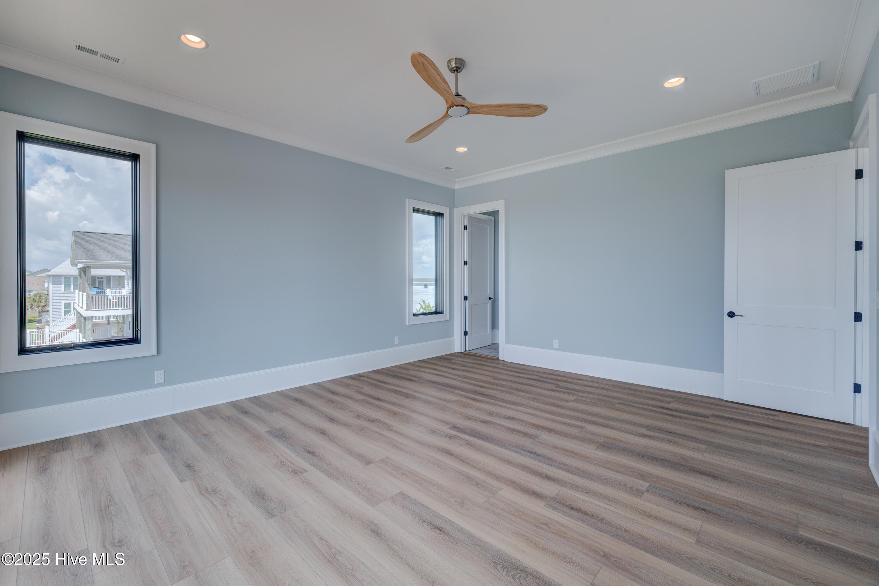 107 Raleigh Avenue Surf City, NC 28445 - Photo 16 of 40 Owner suite 1