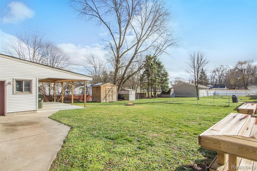 2455 Emmons Avenue Rochester Hills, MI 48307 - Photo 18 of 22