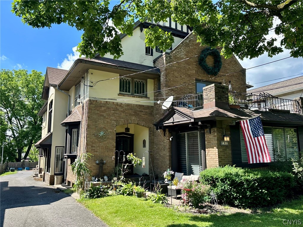 707 Danforth Street Syracuse, NY 13208 - Photo 1 of 9