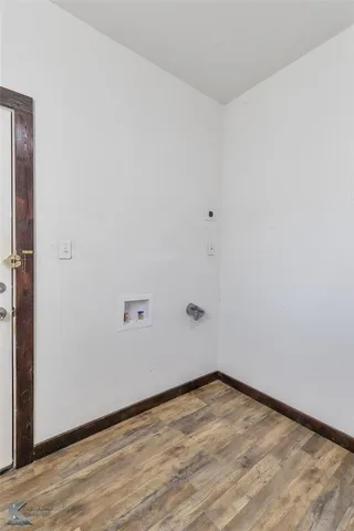 a view of a backyard with wooden floor