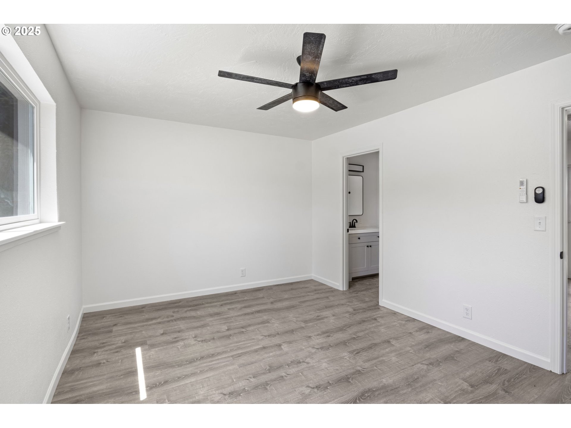 514 East 2nd Avenue Riddle, OR 97469 - Photo 13 of 16 a view of an empty room and window