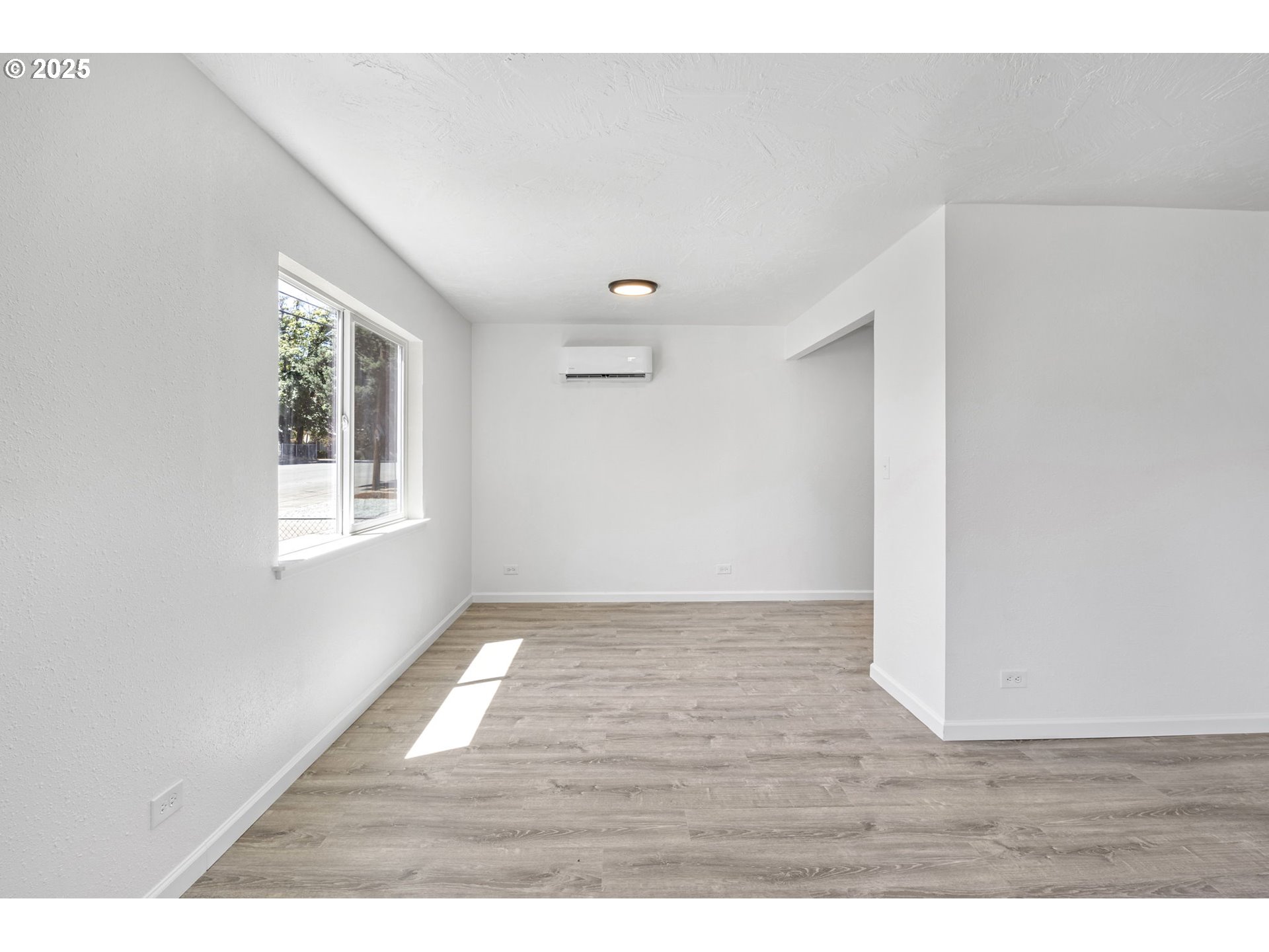 514 East 2nd Avenue Riddle, OR 97469 - Photo 6 of 16 a view interior of the house and wooden floor