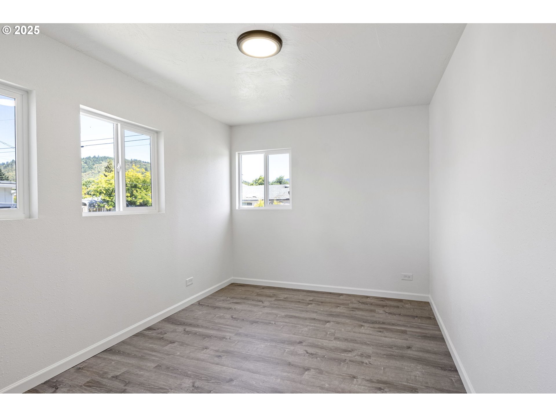 514 East 2nd Avenue Riddle, OR 97469 - Photo 10 of 16 an empty room with windows
