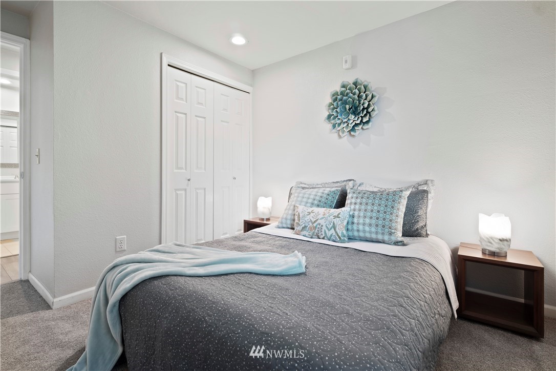 7579 Old Redmond Road, Unit 4 Redmond, WA 98052 - Photo 15 of 21 a bedroom with a bed and a window