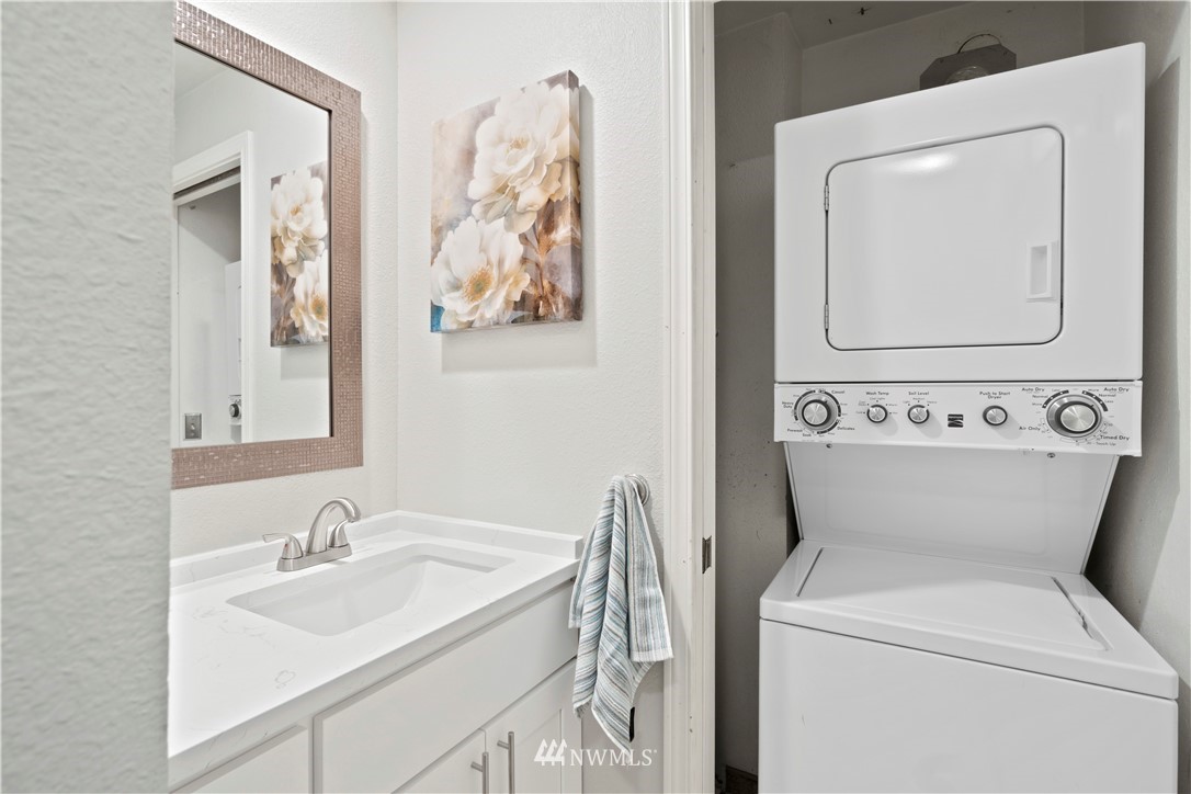 7579 Old Redmond Road, Unit 4 Redmond, WA 98052 - Photo 18 of 21 a bathroom with a toilet and a sink