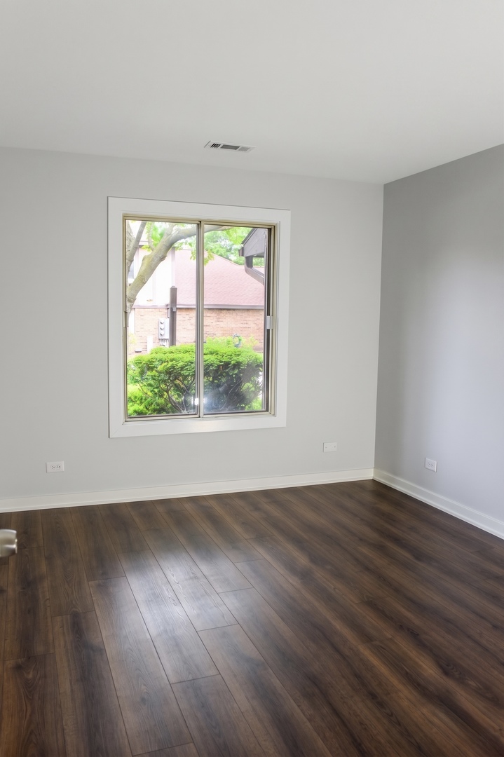 890 Sheldon Court, Unit D Wheaton, IL 60189 - Photo 10 of 12