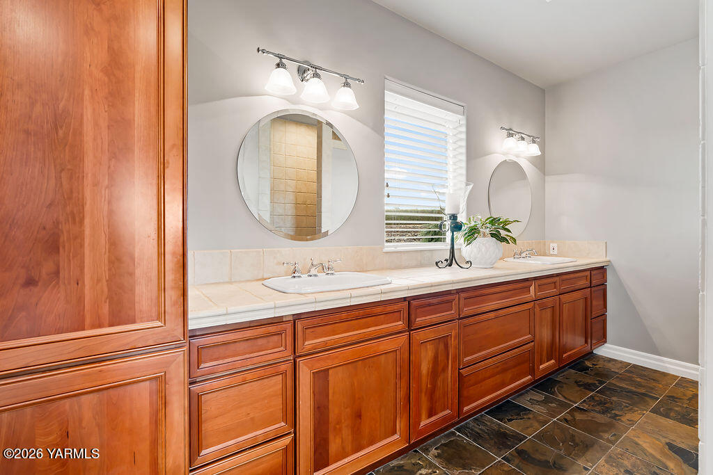 181 Valley View Road Yakima, WA 98908 - Photo 20 of 43 181ValleyViewRd-26